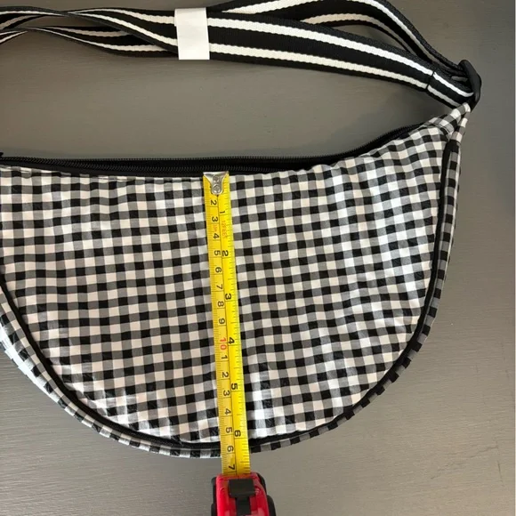 Cute gingham Uniqlo half moon shaped bag. Brand new - Picture 8 of 8